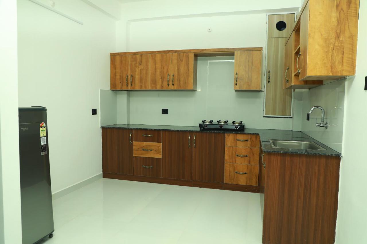 Отель Achoos Residency Терувалла Экстерьер фото